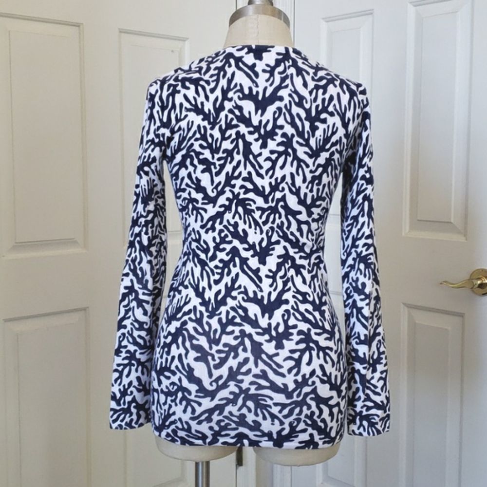 Lilly Pulitzer Adelaide V-Neck Cotton Sweater Navy Blue White Coral Print Small - Picture 3 of 12